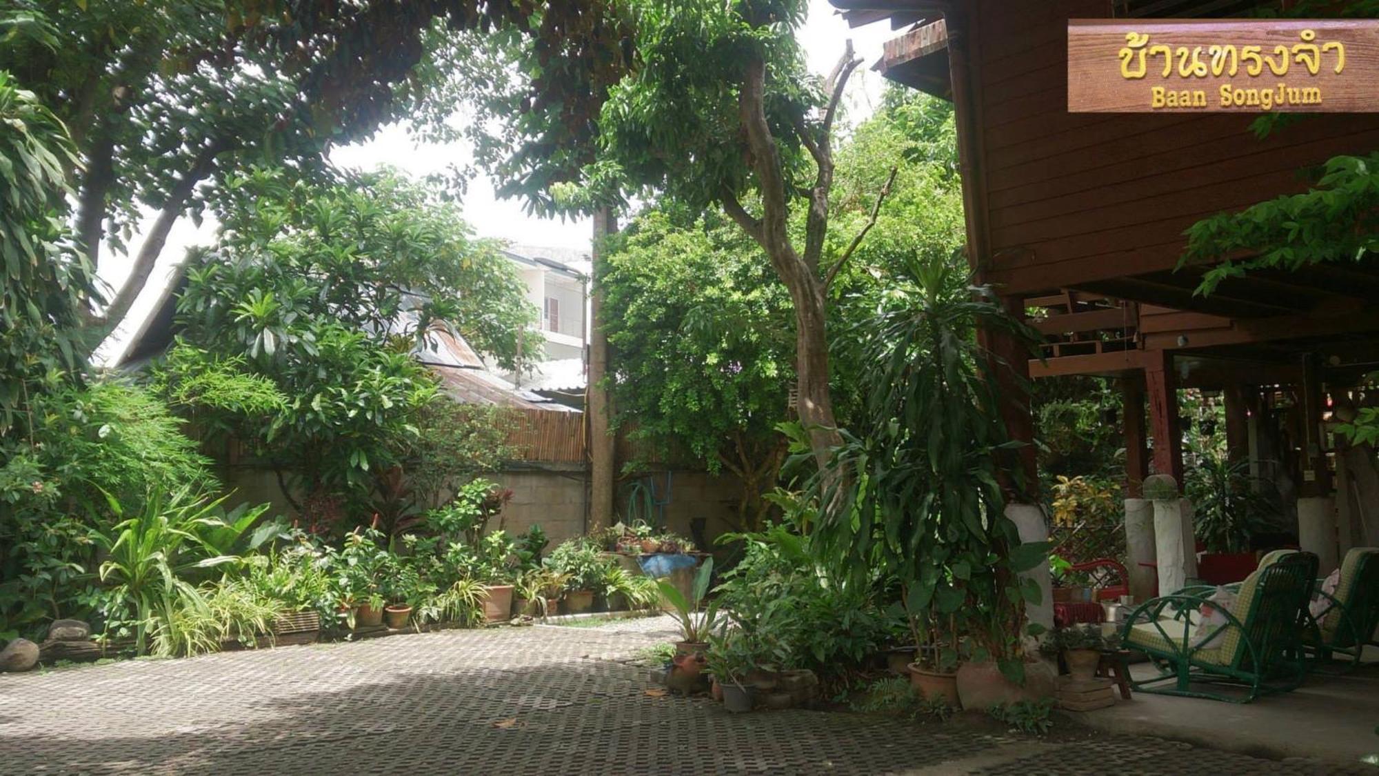 Hotel Baan Songjum Chiang Mai Exterior foto
